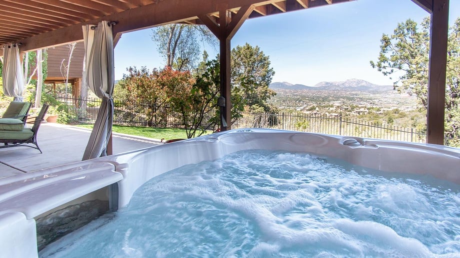 whirlpool-im-garten_terrasse_1600x900-1