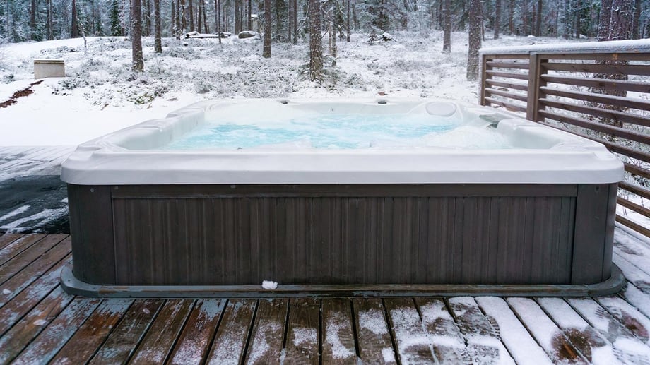 whirlpool-im-garten_versenkt-winterfest-machen_1600x900-1